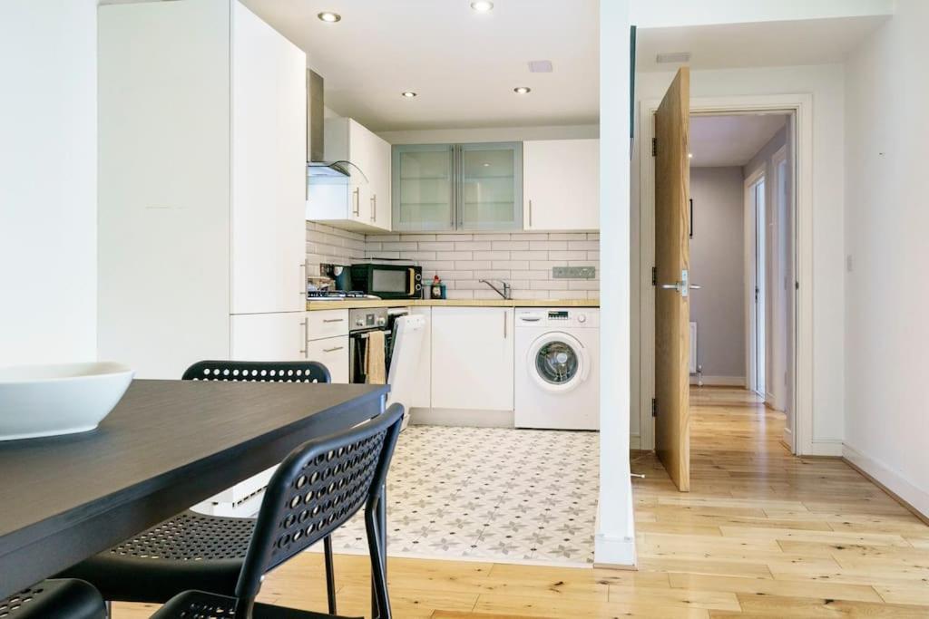 Stylish City Centre 2 Bedroom Apartment With Belfast Cityscape View Exterior foto